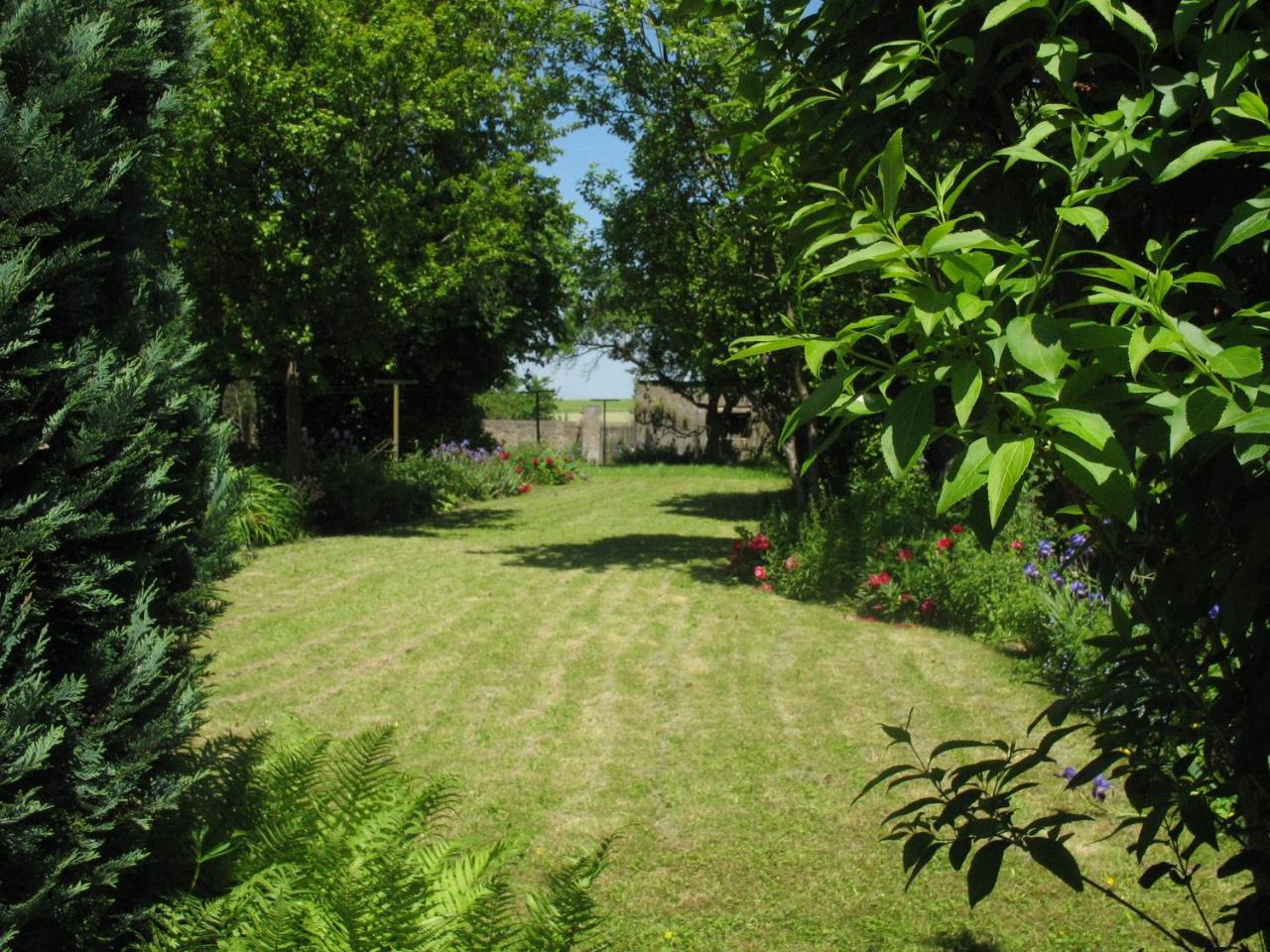 לינה וארוחת בוקר Rezonville Les Jardins De La Grange מראה חיצוני תמונה
